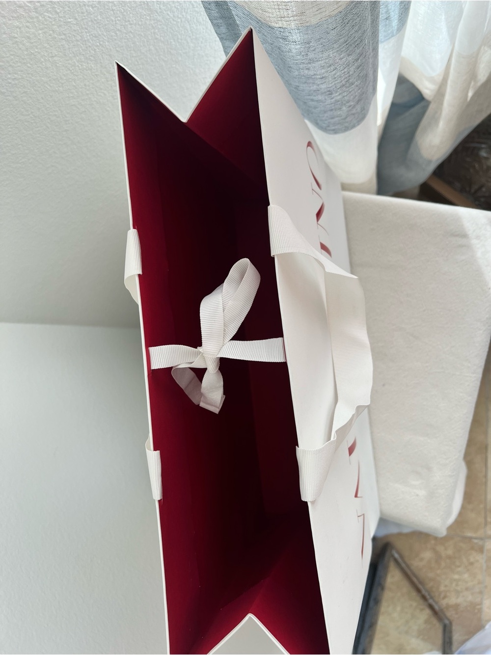 Valentino White Shopper with Red Logo - Picture 2 of 6